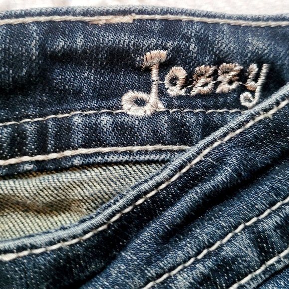 "Cowgirl Tuff Co." Ladies' Bootcut "Jazzy" Jeans (Size W:24 / L:33) - Picture 10 of 13